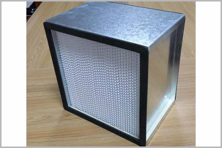 有隔板高效過濾器具有一定規(guī)格濾網(wǎng)的濾筒，其可保障雜質(zhì)被阻擋