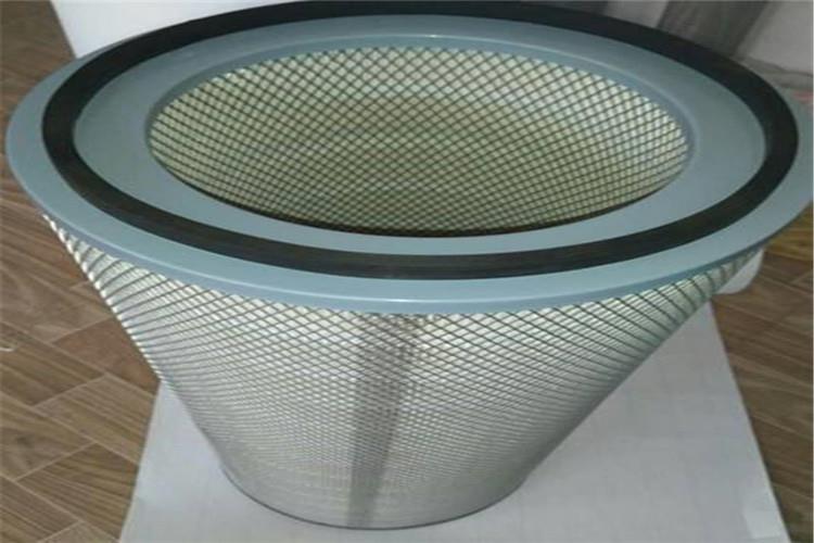 除塵濾筒環(huán)境溫度的考慮，以聚酯纖維材料為基礎(chǔ)的濾材工作環(huán)境溫度應(yīng)≤135℃，但聚酯無紡布在80℃～135℃的溫度下工作，風(fēng)機除塵濾筒挺度會大幅降低