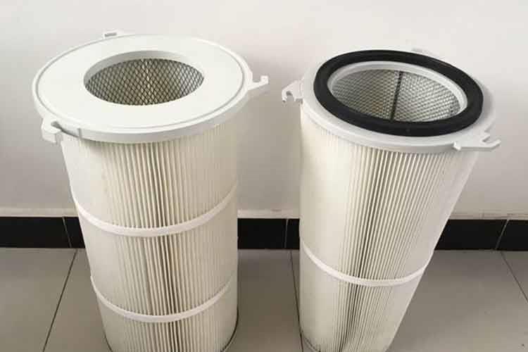 焊煙除塵濾筒要經(jīng)常的清掃，要求油水分離，氣包要及時(shí)放水，經(jīng)常檢查袋除塵器內(nèi)部風(fēng)路開(kāi)閉、控制清掃用風(fēng)等