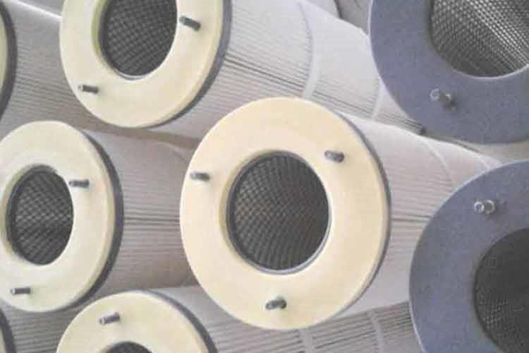 在一些粉塵設備上使用這種電廠除塵濾筒幾乎是必然的，由于是一種耗材產(chǎn)品，所以要進行定期的檢修和更換，總的來說，它并不是一種大型的備件