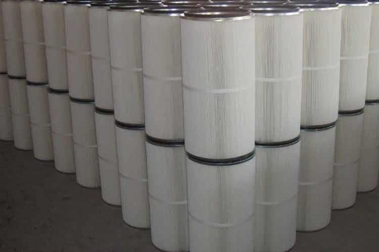 表層過濾在疏松濾料接觸含塵氣體的一側，粘合一層微孔薄膜，其纖維間的空隙僅有0.1～0.2μm