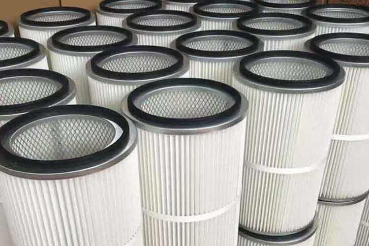 制定維護(hù)管理值班制度，值班人員要記錄運(yùn)行情況，經(jīng)常檢查電控清灰裝置運(yùn)轉(zhuǎn)是否正常，必要時(shí)調(diào)整清灰時(shí)間，以保障清灰效率