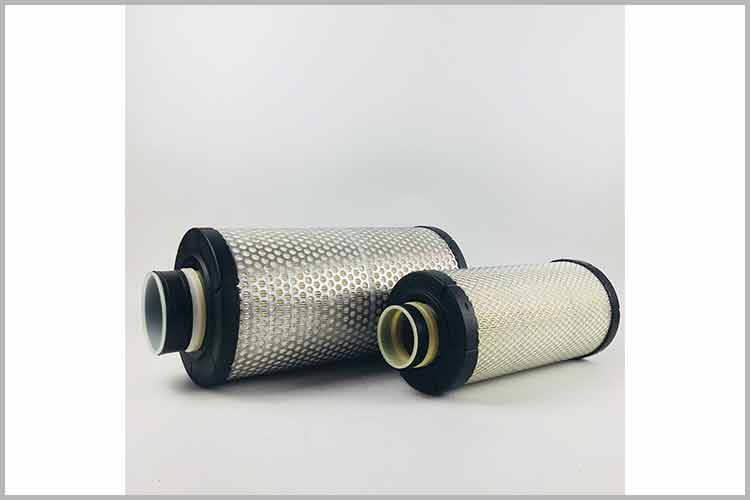 檢查液壓空氣濾清器主濾芯是否破損。上、下端面是否翹曲不平；檢查主濾芯橡膠密封圈是否破損