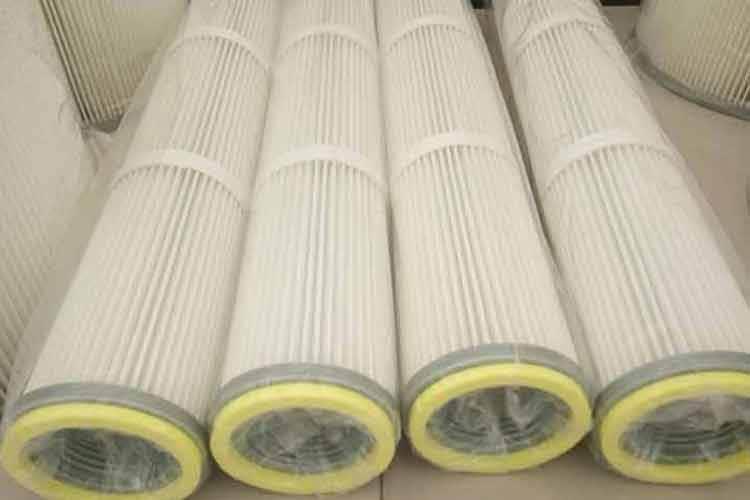 在任何情形下，均不容許高效除塵濾筒操作人員將未熄火的香煙或其它燃燒著的物品拋入粉塵控制的吸風(fēng)罩或風(fēng)管中