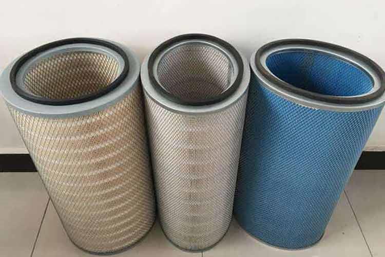 過濾室及除塵濾筒檢查在濾筒除塵器運(yùn)行過程中，在線清灰系統(tǒng)的持續(xù)運(yùn)作會及時清理掉濾筒表面附著的灰塵以保障除塵器的過濾效果