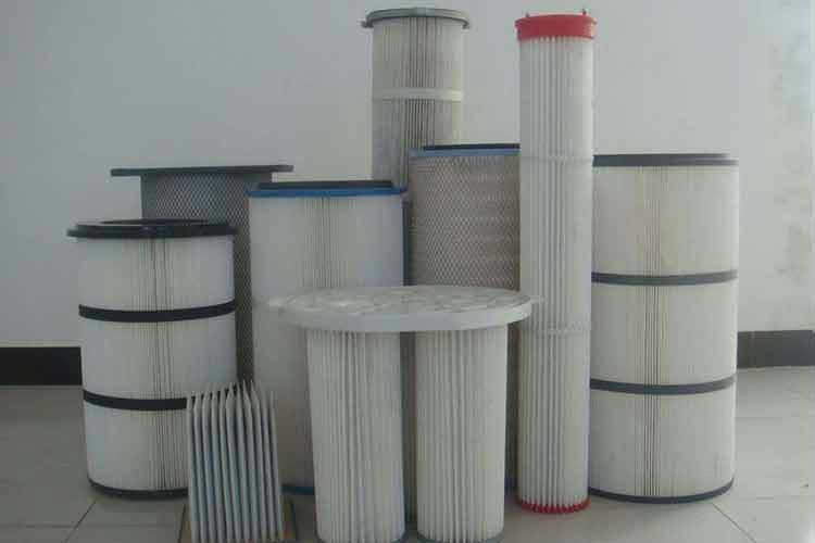 除塵濾筒是由必定長度挺括的濾料折疊成褶，首尾粘合而成的星形過濾筒
