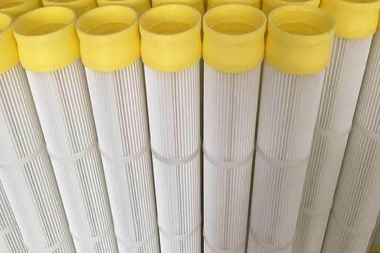 灰、靜止）清灰方式，避免了清灰時(shí)的“再吸附”現(xiàn)象，使清灰可靠。 3、設(shè)計(jì)有預(yù)收塵機(jī)構(gòu)，克服了粉塵直接沖刷容易磨損